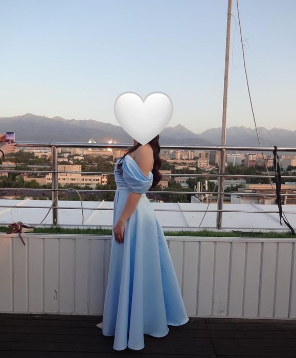 вечернее голубое платье