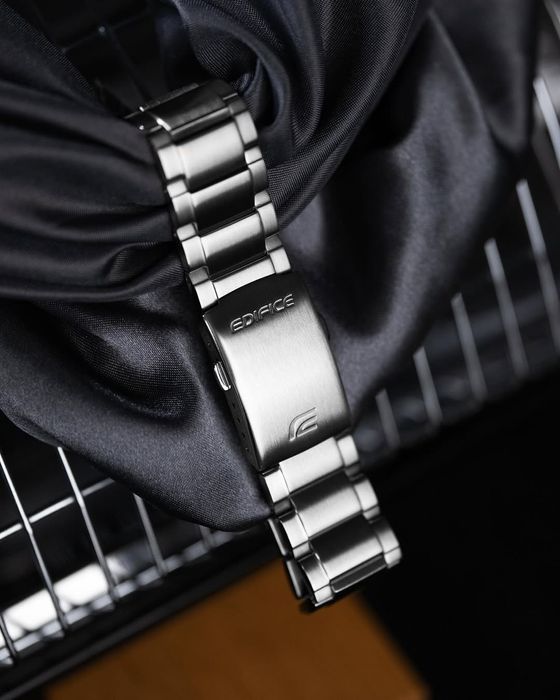 Soat Casio Edifice Chronograph EFR-526D, Original, 2 yil kafolat, 100-