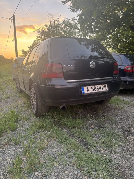 Два автомобила в движение