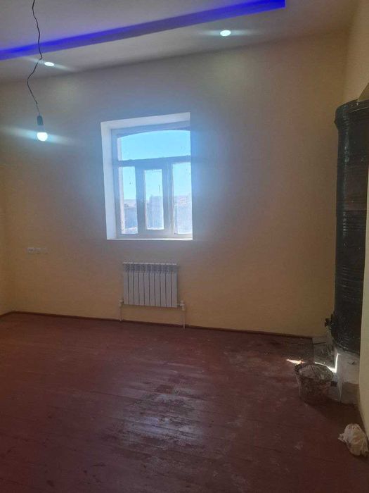 Uy sotiladi 1200 kv/m  hovli joy