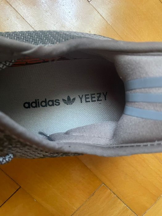 Yeezy 350 v2 beluga mărimea 43