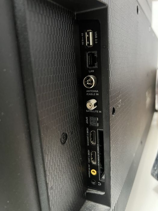 Телевизор TCL.