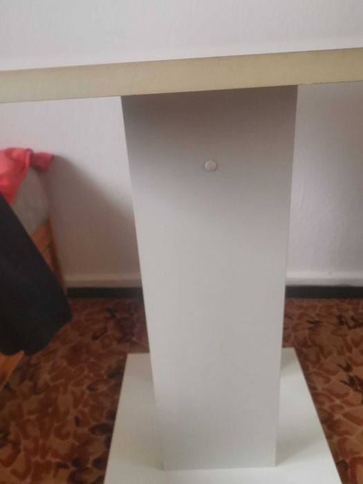 Кухненска маса бяла