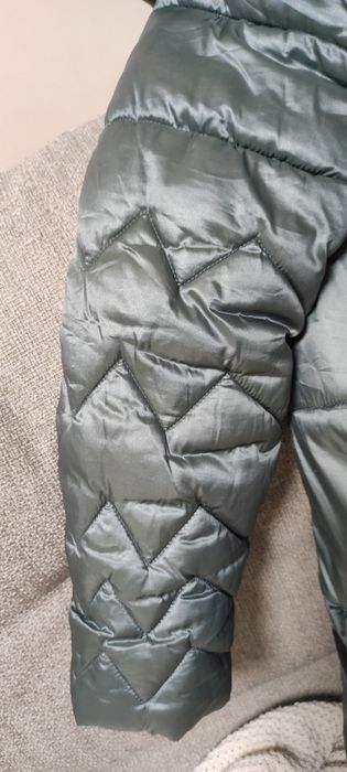 Продам демисезонное пальто на девочку