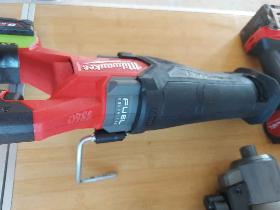 Milwaukee scule electrice m18