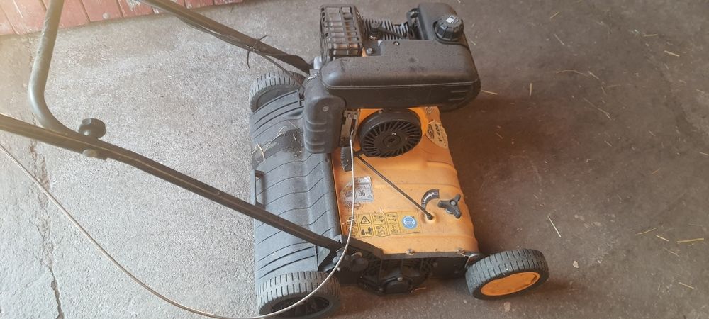 Scarificator gazon pe benzina