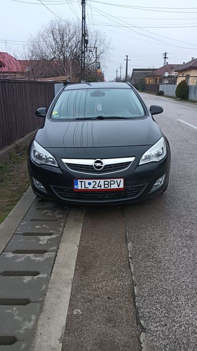 Vând Opel Astra j 2012 1.4l Turbo