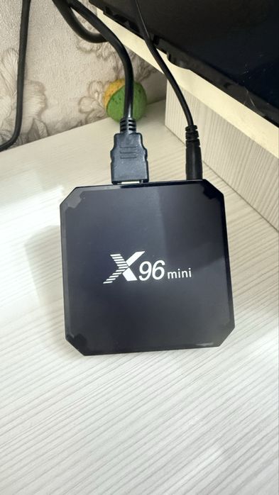 Продается телевизор стол и приставка Х BOX