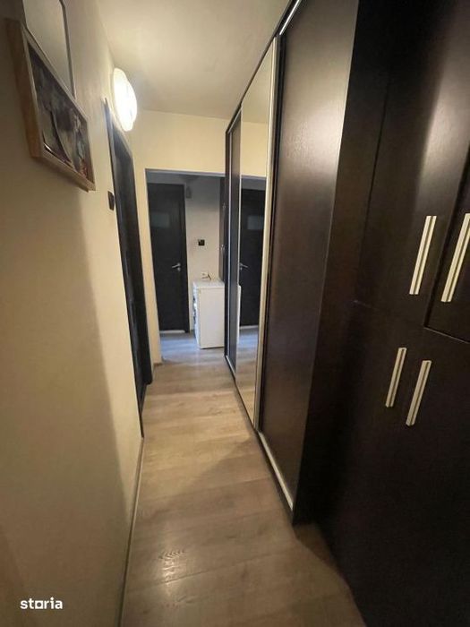 Apartament cu 3 camere, etaj 3, Craiovita Noua