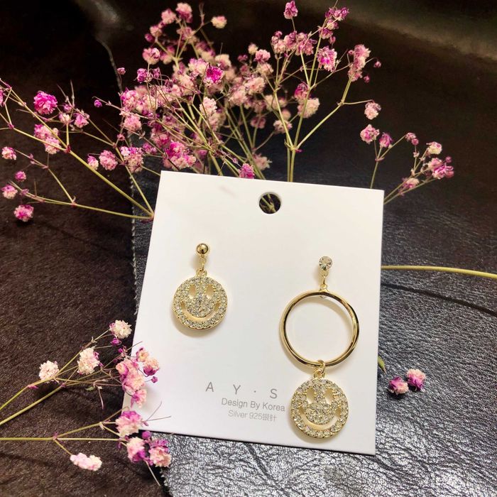 Различни видове декоративни обеци