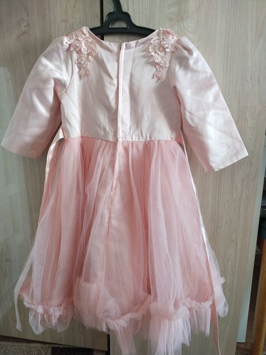Срочно продам нарядные платья для девочек
