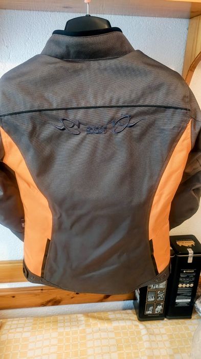 Дамско Мото яке .