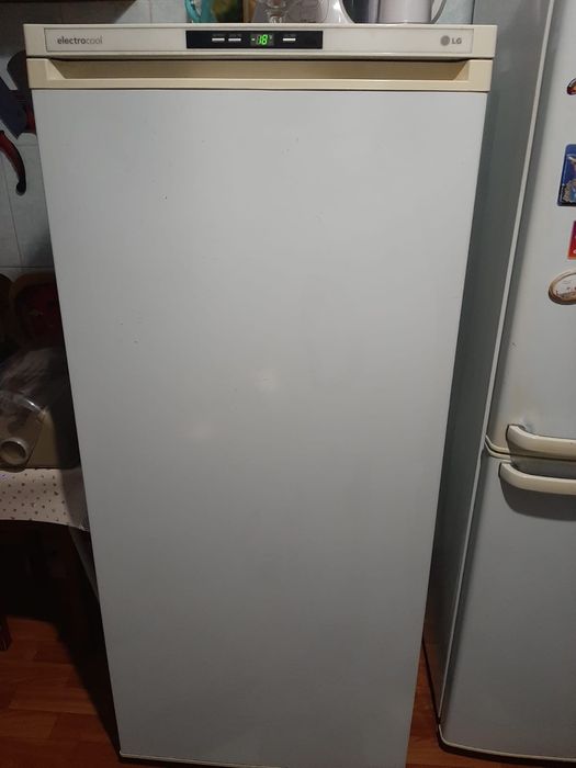 Продам морозильную камеру