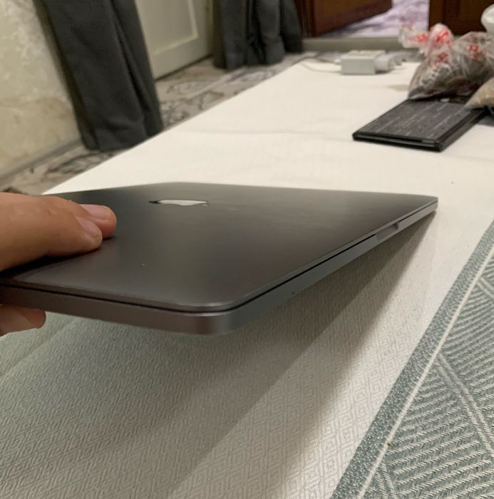 Macbook pro 2017 , 512 gb