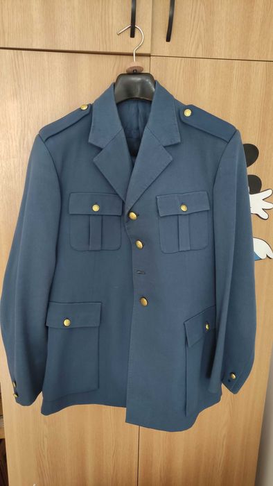 Costum albastru pentru forțele aeriene