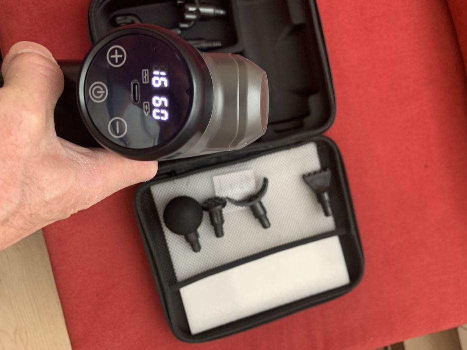 Пистолет за масаж с 99 нива  USB зареждане LED екран 8 придставки