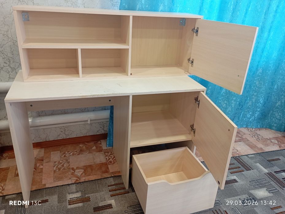 Продам письменный стол и полку