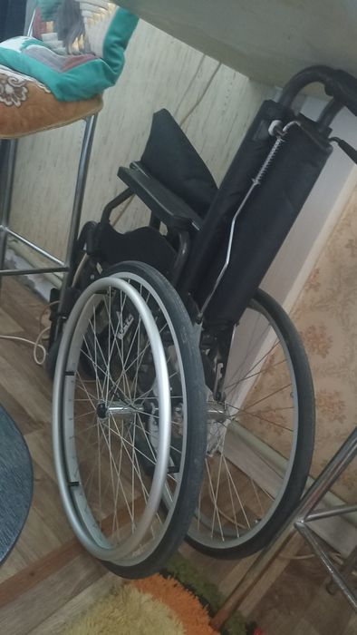 Продаем коляски уличную и комнатную