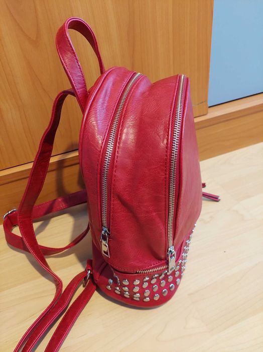 Дамска раница в червен цвят