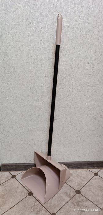 Совок-ловушка с высокой ручкой