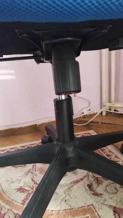 Офис стол с облегалка за главата