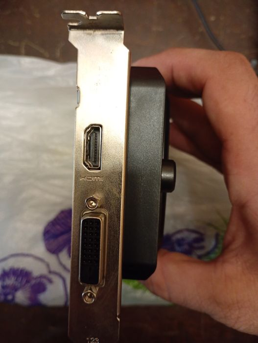 Vând placa Video nvidia GeForce gtx 1650 de 4 GB preț 550 lei