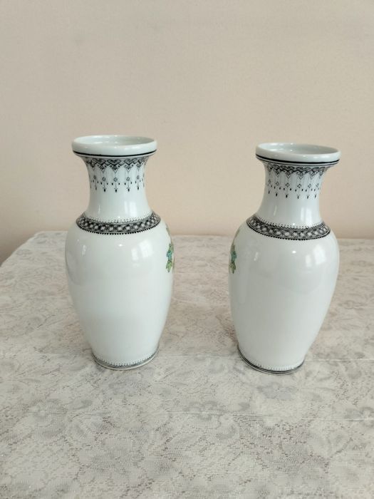 Вазы из фарфора производства Китая
