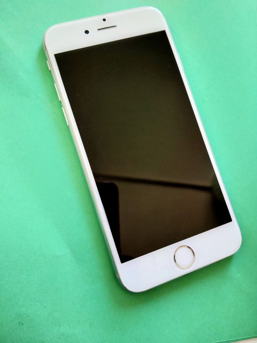 Продаётся почти новенький iPhone 6