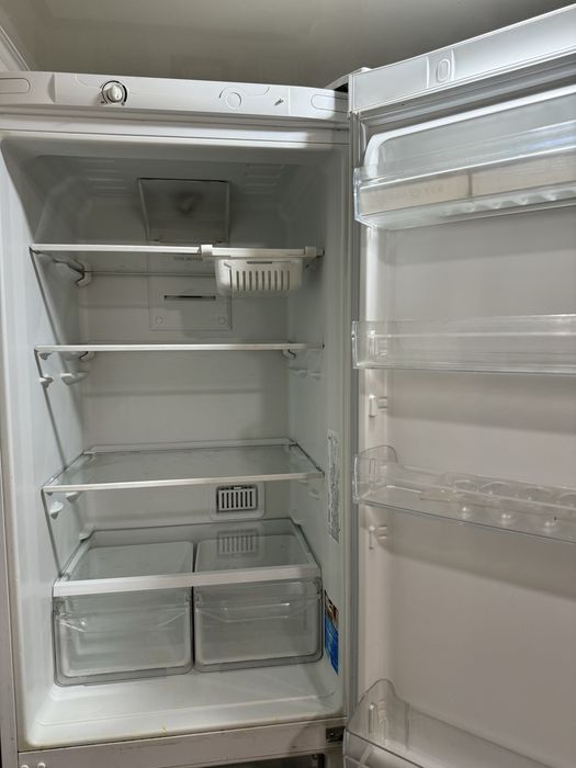 Продам холодильник Indesit