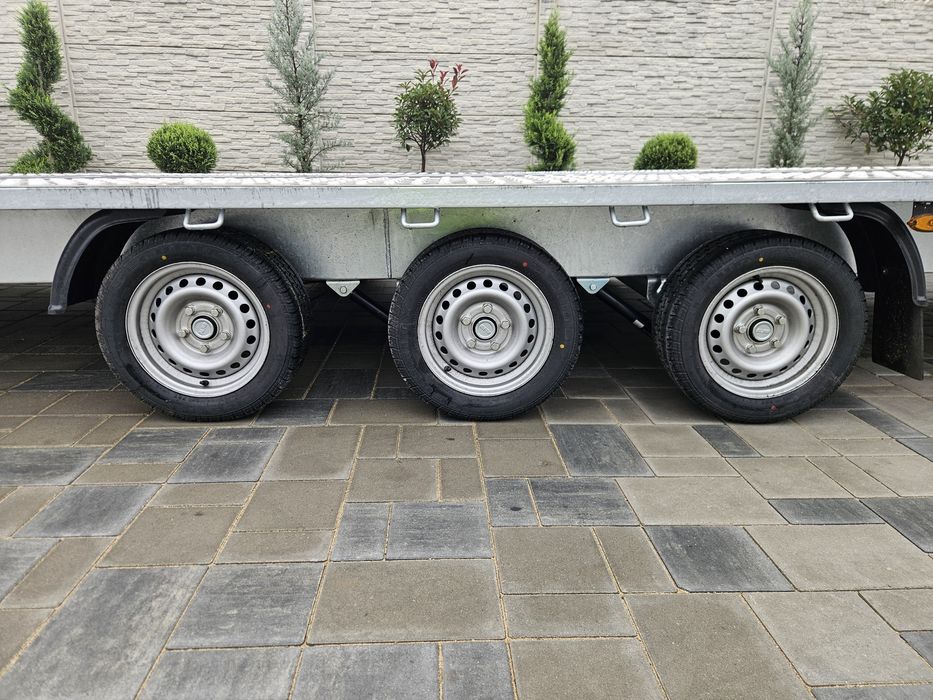 De inchiriat Trailer pe 3 axe 8,5x2,50 metri 3500 kg drept cu podul pl
