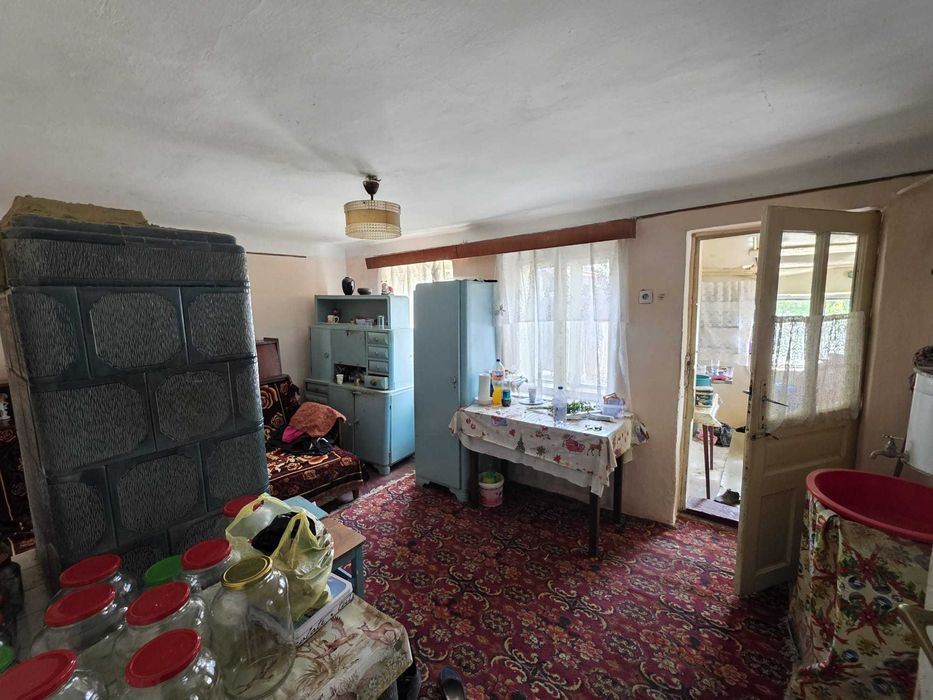 Casă în oraș, cu teren, de vânzare