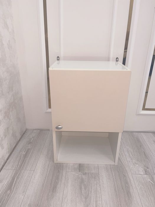 Навесной шкафчик в отличном состоянии