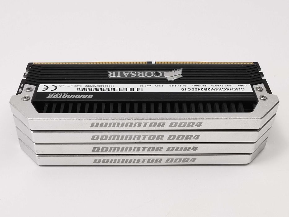 Corsair Dominator Platinum 32GB kit (4x 8GB) CL10 2400MHz DDR4 рам памет