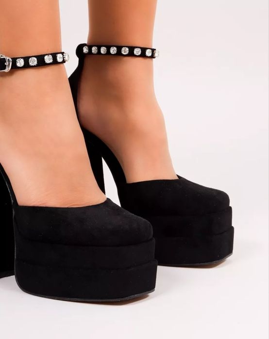 Срочно продам элегантные туфли на высоком каблуке