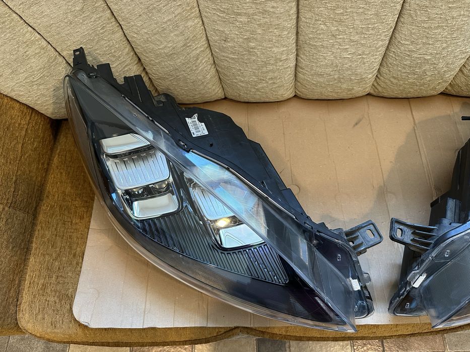 Faruri, Far stanga / Far dreapta Ford Kuga 3 2019-2023