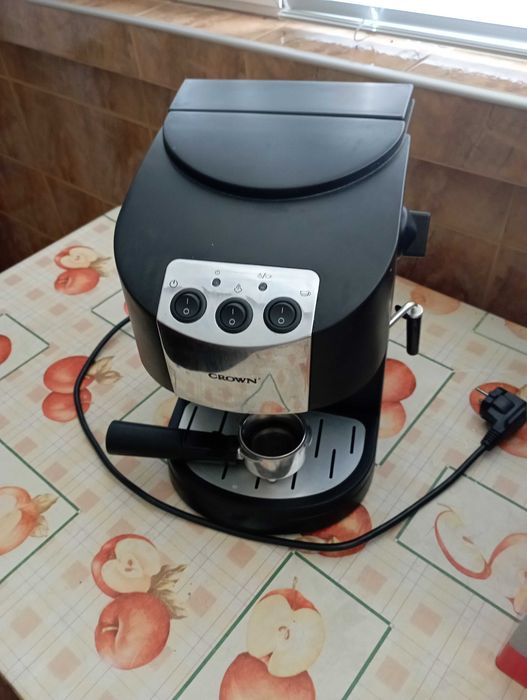Еспресо кафемашина Crown CEM-1510 (15 bar / 1050W) – в оригинална кутия