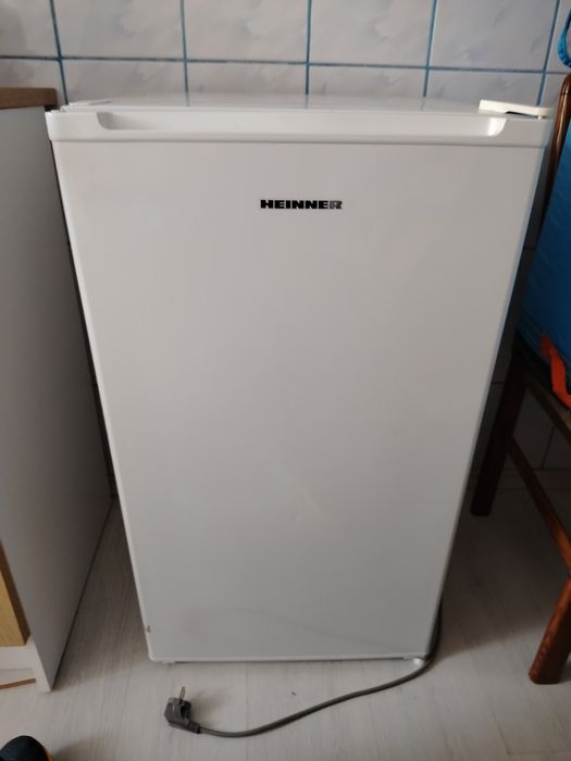 Frigider Heinner alb 93 l model HF-100NHSA+
