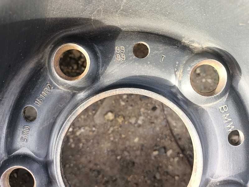 Продам оригинальный металлический диск на BMW 5 е34