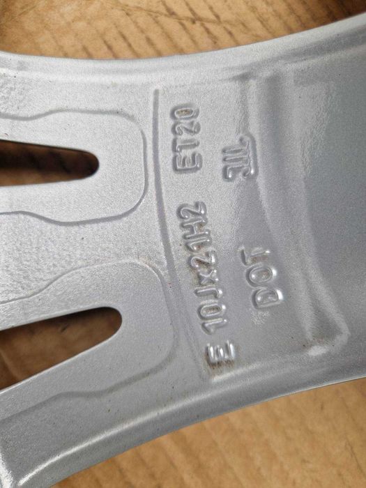 Audi Q8 R21 4M8 601 025 H
4 броя оригинални джанти