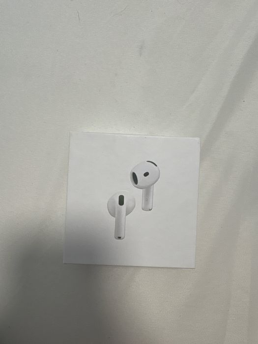Airpods 4 aproape noi