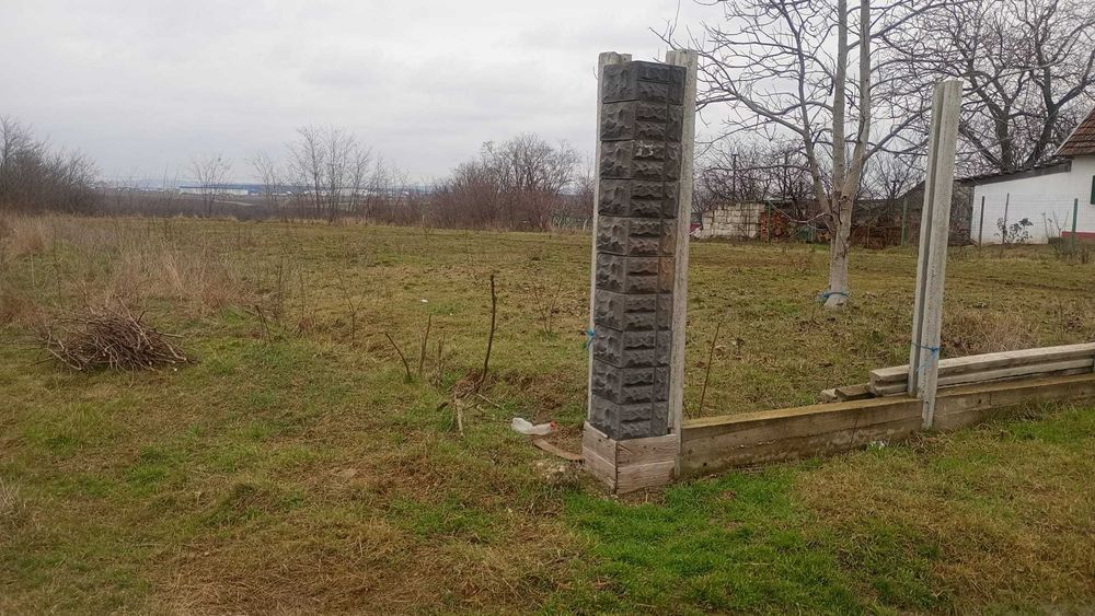 Vând teren intravilan