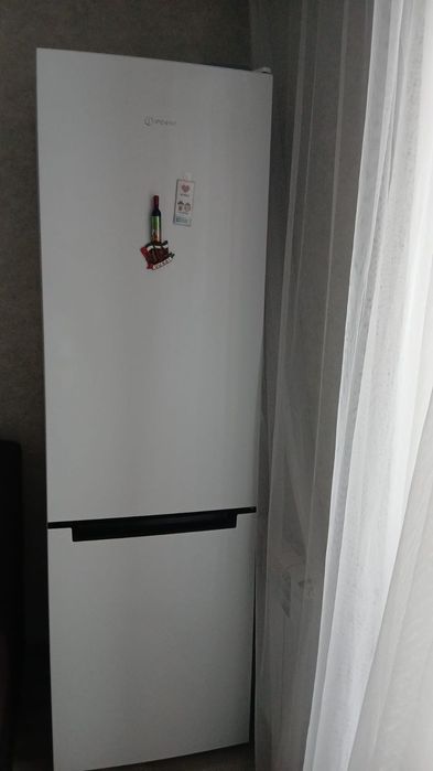 Холодильник indesit