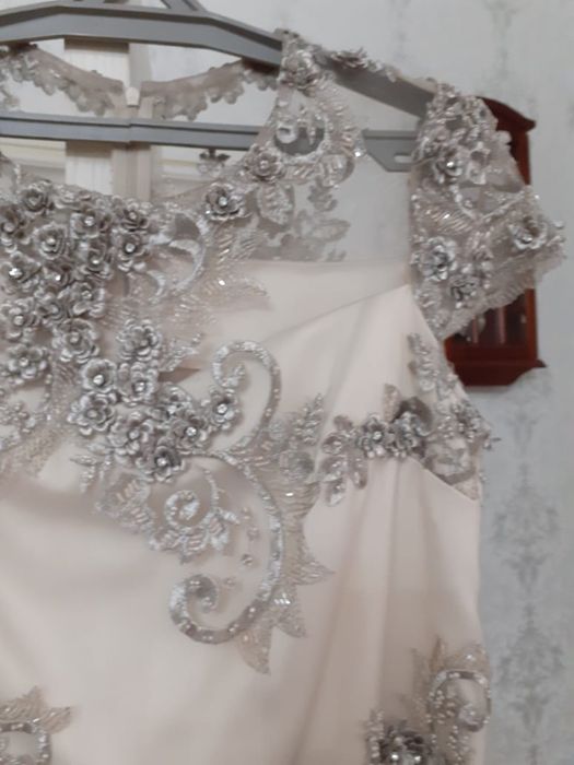 Платье Материал-дубайский с вышивкой.