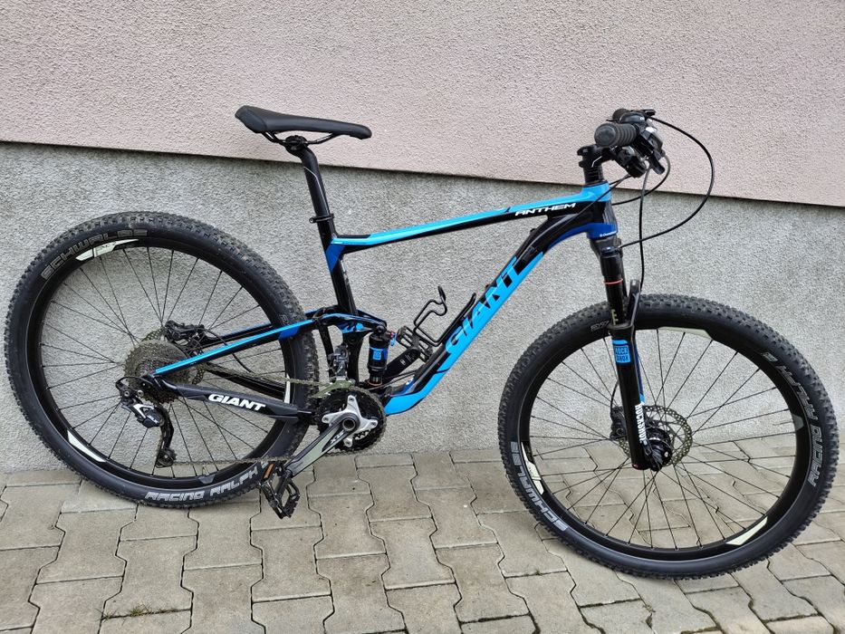 Bicicleta full suspension Giant 27,5