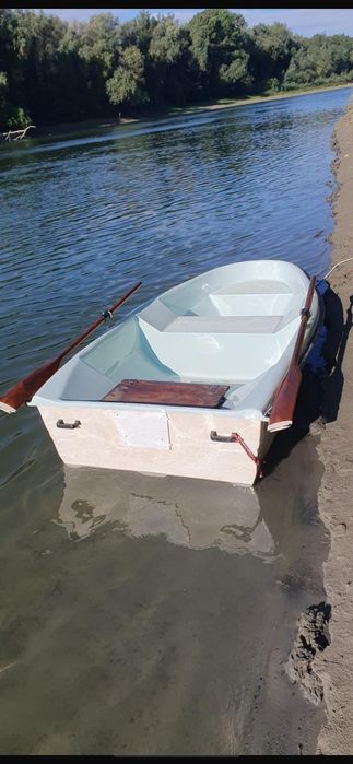 Barcă fibră cu motor