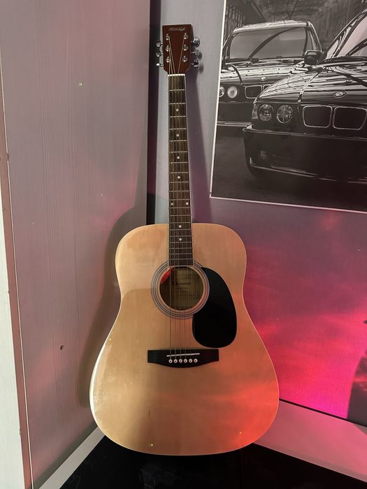 Продам гитару новая