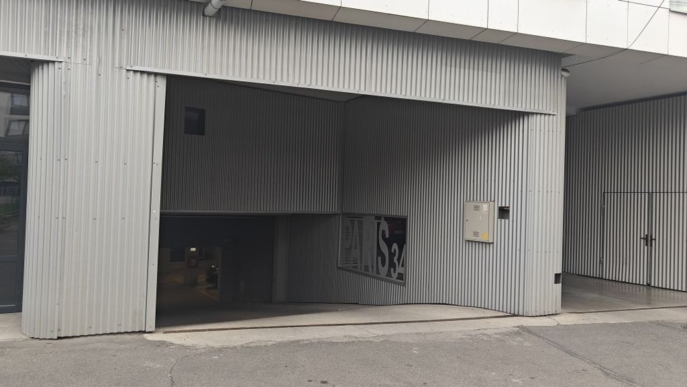 Închiriez loc de parcare subteran