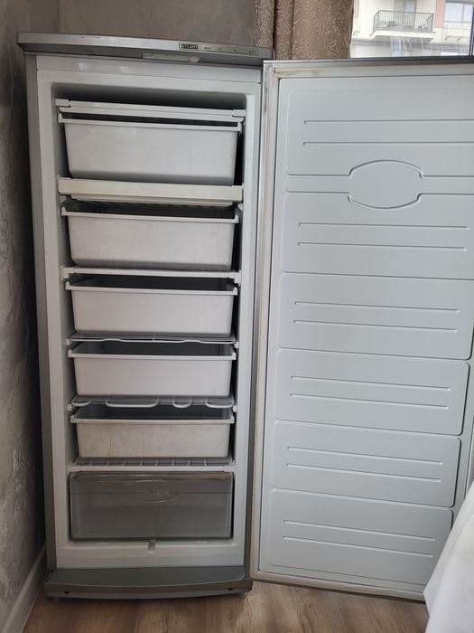 Морозильник вертикальный  Атлант