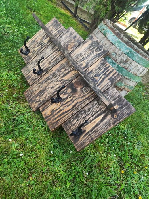 Ръчно Изработена Дървена Закачалка