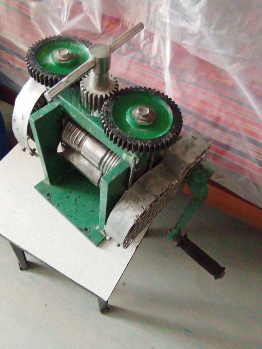 Ручные вальцы для проката металла.